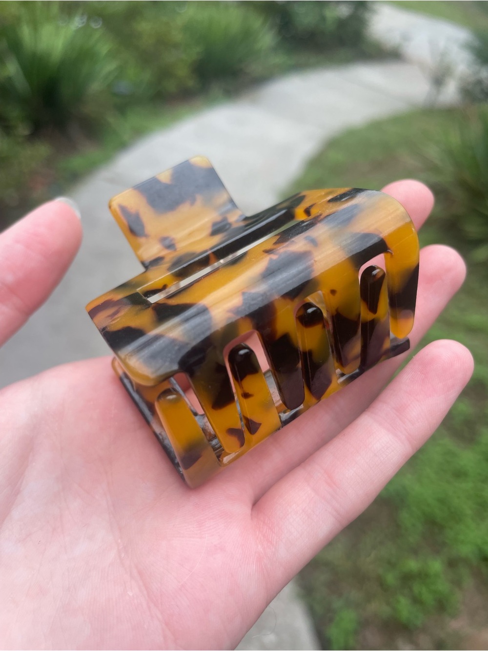 Tortoiseshell Hair Claw Clip - Brown/Black